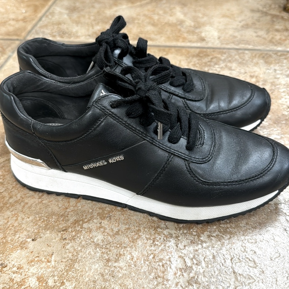 Michael Kors size 8 sneaker